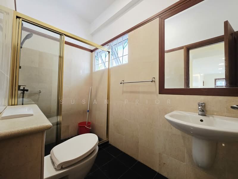 Coldstream Ave Big Garden 4+1 Bed 4 Bath, , 4 Bedrooms, 4,700 sqft, Detached House For Rent, by Susan Prior, 500060306 - Bathroom - PropertyGuru.com.sg