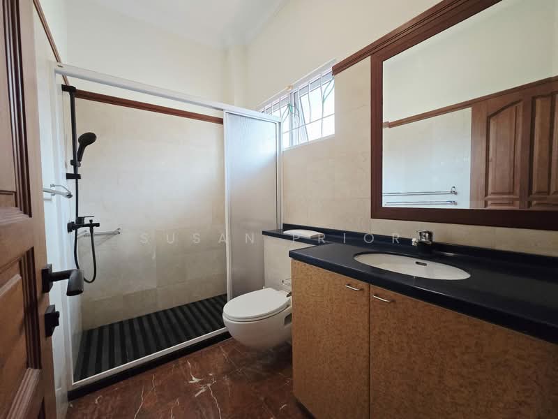 Coldstream Ave Big Garden 4+1 Bed 4 Bath, , 4 Bedrooms, 4,700 sqft, Detached House For Rent, by Susan Prior, 500060306 - Bathroom - PropertyGuru.com.sg
