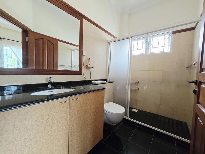 Coldstream Ave Big Garden 4+1 Bed 4 Bath, , 4 Bedrooms, 4,700 sqft, Detached House For Rent, by Susan Prior, 500060306 - Bathroom - PropertyGuru.com.sg