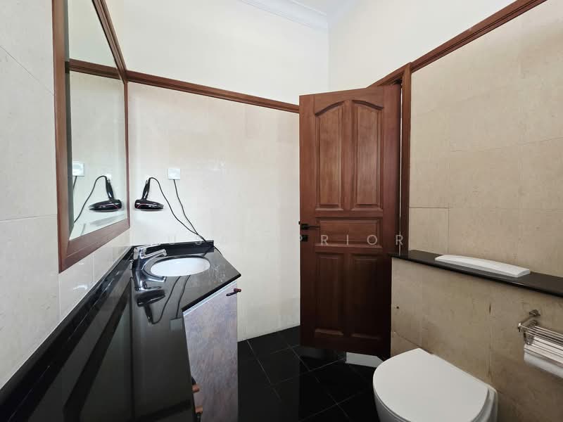 Coldstream Ave Big Garden 4+1 Bed 4 Bath, , 4 Bedrooms, 4,700 sqft, Detached House For Rent, by Susan Prior, 500060306 - Bathroom - PropertyGuru.com.sg