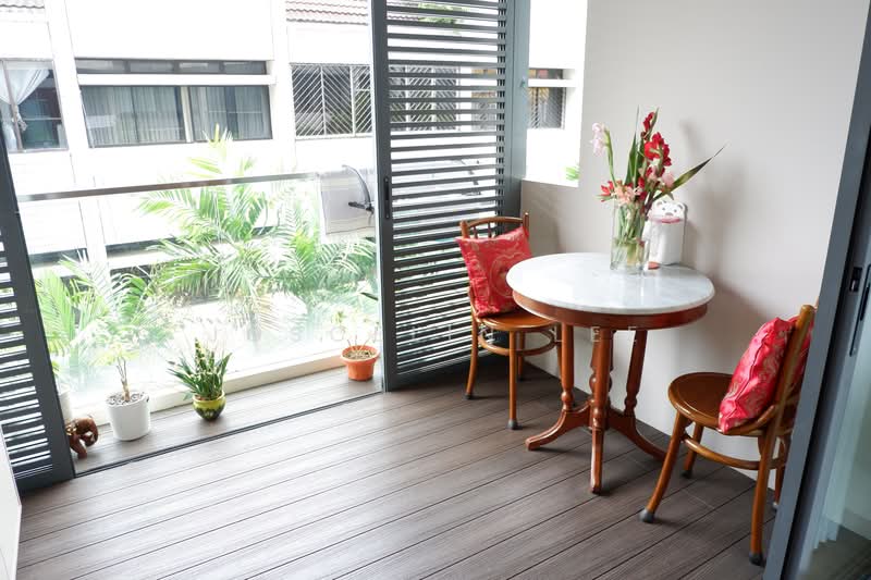 Eastbay Condominium For Sale at S$ 1,200,000 | PropertyGuru Singapore - Balcony