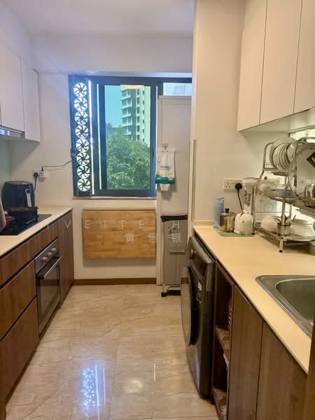 Kingsford Waterbay Condominium For Sale at S$ 1,950,000 | PropertyGuru Singapore - Kitchen