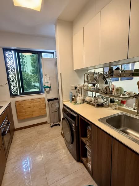 Kingsford Waterbay Condominium For Sale at S$ 1,950,000 | PropertyGuru Singapore - Kitchen