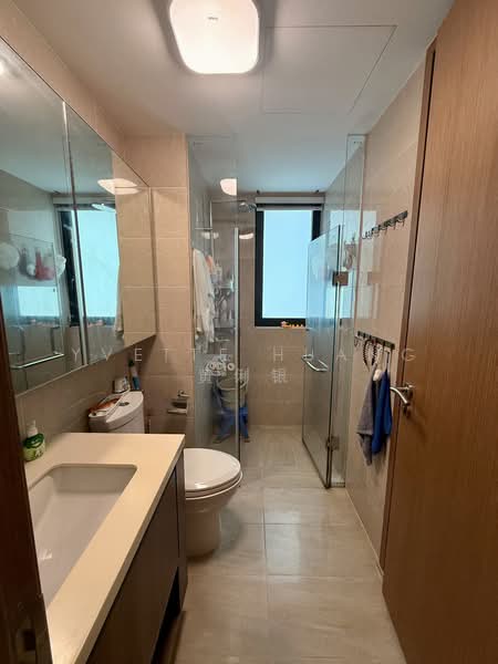 Kingsford Waterbay Condominium For Sale at S$ 1,950,000 | PropertyGuru Singapore - Bathroom