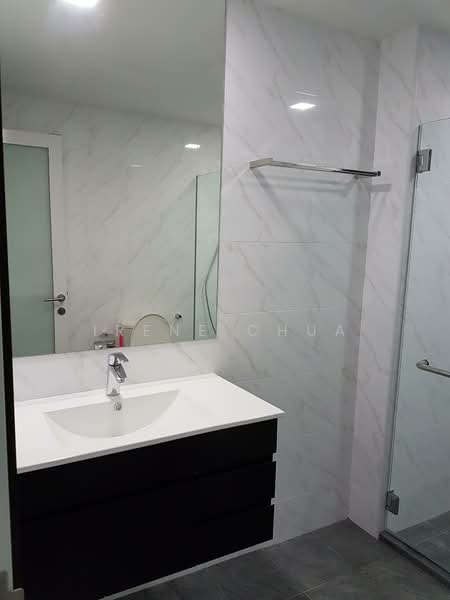 Regent Heights Condominium For Sale at S$ 1,130,000 | PropertyGuru Singapore - Bathroom