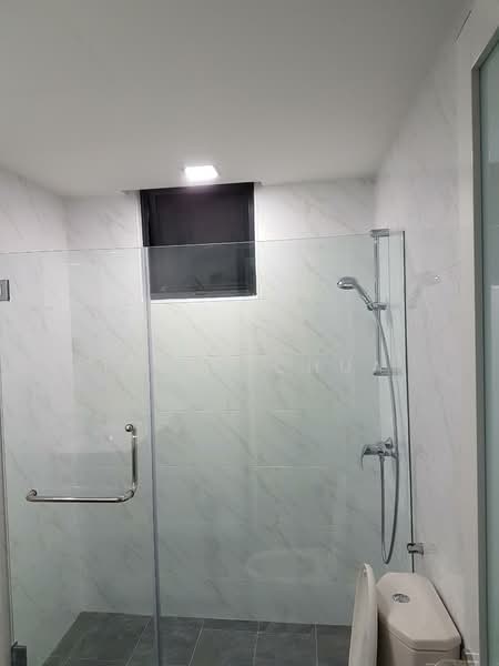Regent Heights Condominium For Sale at S$ 1,130,000 | PropertyGuru Singapore - Bathroom