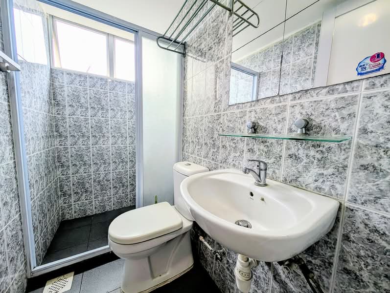 Pandan Valley Condominium For Sale at S$ 3,200,000 | PropertyGuru Singapore - Bathroom