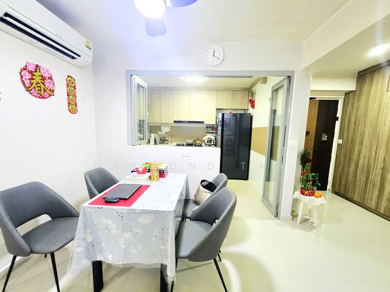 683A Edgedale Plains HDB Flat For Sale at S$ 780,000 | PropertyGuru Singapore - Dining Room