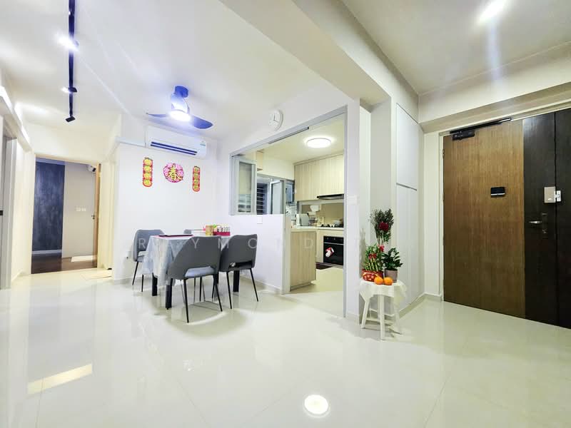 683A Edgedale Plains HDB Flat For Sale at S$ 780,000 | PropertyGuru Singapore - Dining Room