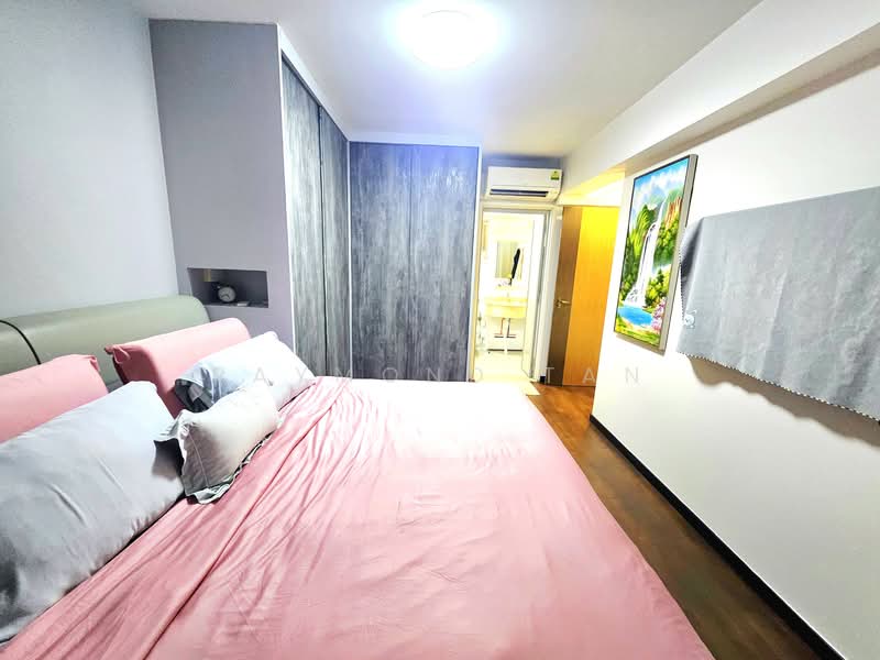 683A Edgedale Plains HDB Flat For Sale at S$ 780,000 | PropertyGuru Singapore - Master Bedroom