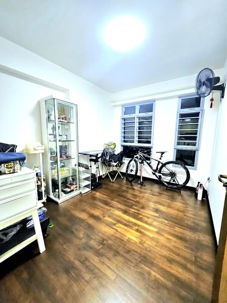 683A Edgedale Plains HDB Flat For Sale at S$ 780,000 | PropertyGuru Singapore - Bedroom 3