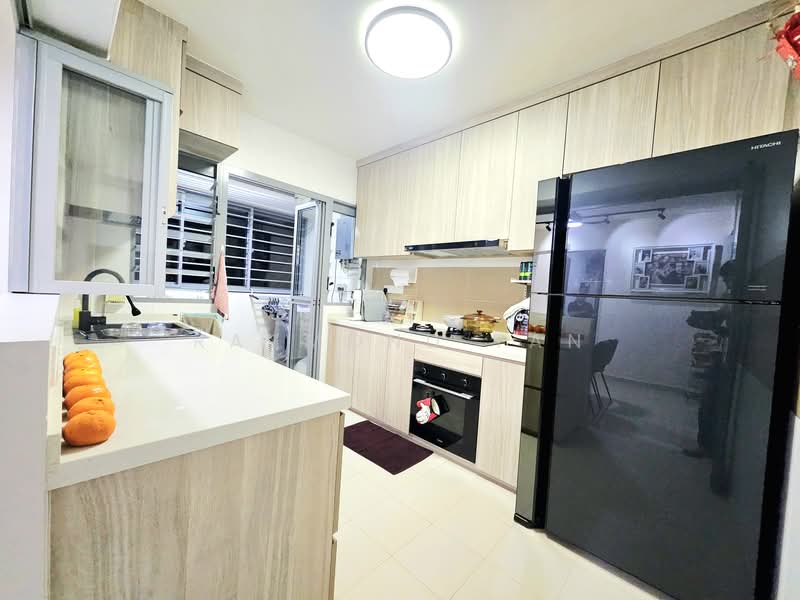 683A Edgedale Plains HDB Flat For Sale at S$ 780,000 | PropertyGuru Singapore - Kitchen
