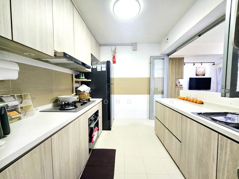 683A Edgedale Plains HDB Flat For Sale at S$ 780,000 | PropertyGuru Singapore - Kitchen