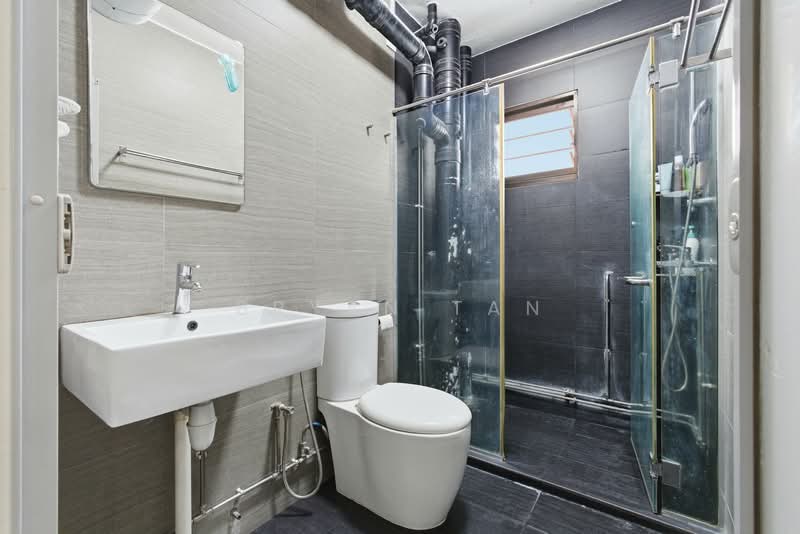 655 Senja Road HDB Flat For Sale at S$ 750,000 | PropertyGuru Singapore - Bathroom