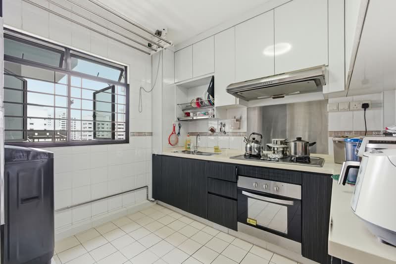 655 Senja Road HDB Flat For Sale at S$ 750,000 | PropertyGuru Singapore - Kitchen