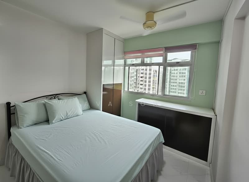 671A Edgefield Plains HDB Flat For Sale at S$ 678,000 | PropertyGuru Singapore - Bedroom