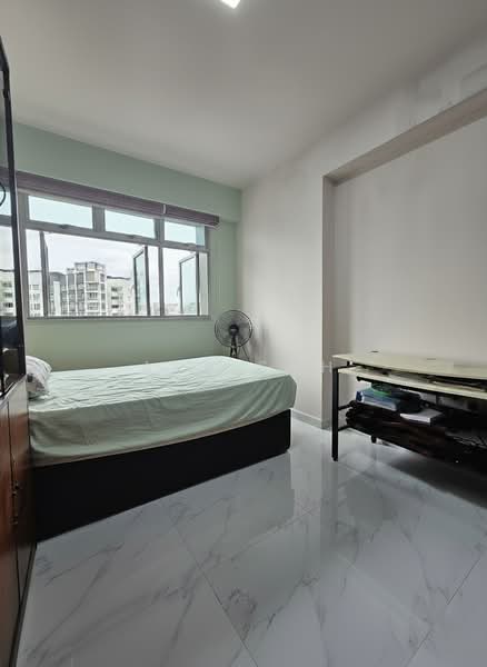 671A Edgefield Plains HDB Flat For Sale at S$ 678,000 | PropertyGuru Singapore - Bedroom