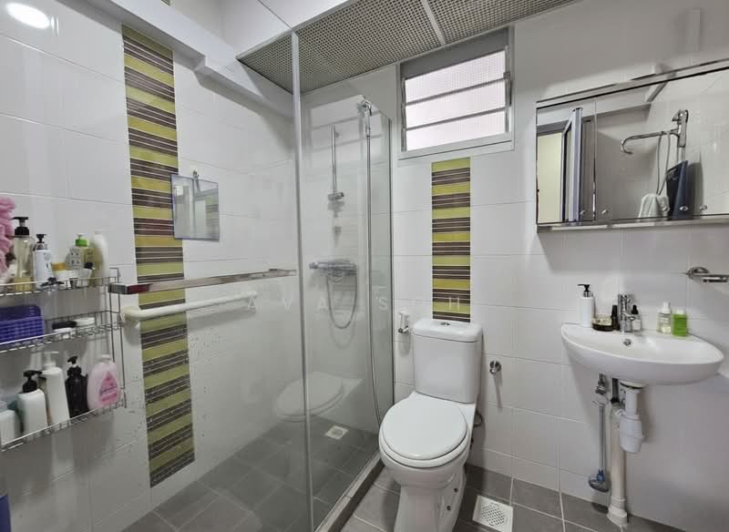 671A Edgefield Plains HDB Flat For Sale at S$ 678,000 | PropertyGuru Singapore - Bathroom