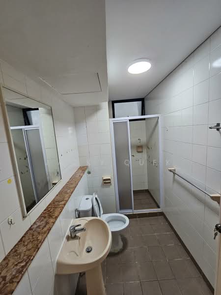 Fernwood Towers, 28 Fernwood Terrace, Room Rental, 80 sqft, Condominium For Rent, by Jacky Quek, 500060352 - Bathroom - PropertyGuru.com.sg
