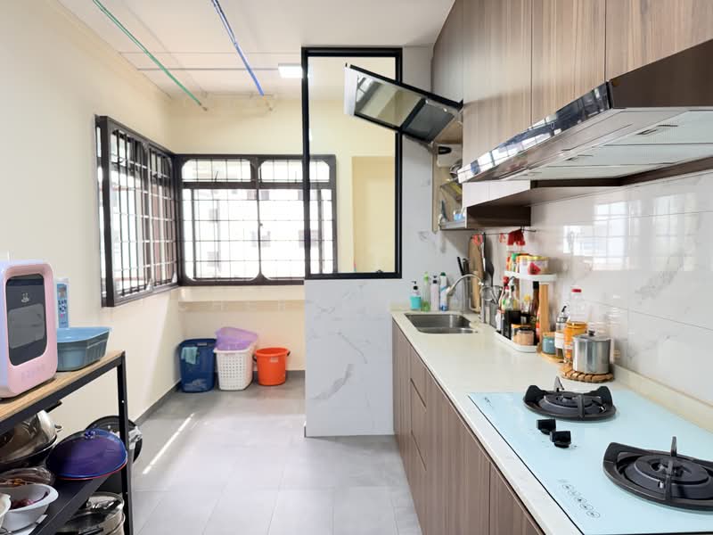 664A Jurong West Street 64 HDB Flat For Sale at S$ 740,000 | PropertyGuru Singapore - Kitchen