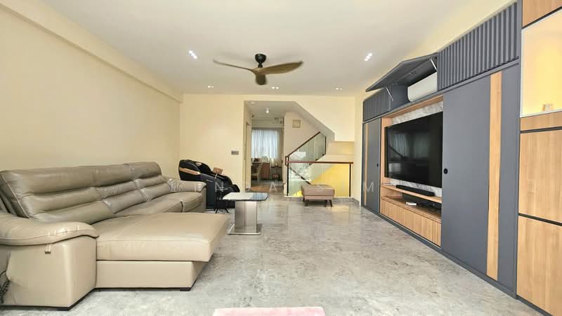 $990psf❤️ Freehold ❤4015sf ❤Cluster Landed ❤️Renovate❤️6bed 5bath ❤️3min Pasir Panjang MRT Vivo West Cluster House For Sale at S$ 3,999,999 | PropertyGuru Singapore - Living Room