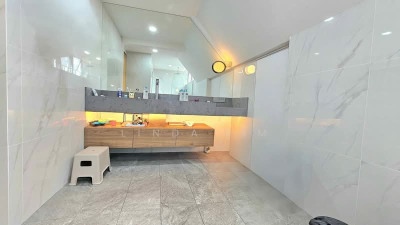 $990psf❤️ Freehold ❤4015sf ❤Cluster Landed ❤️Renovate❤️6bed 5bath ❤️3min Pasir Panjang MRT Vivo West Cluster House For Sale at S$ 3,999,999 | PropertyGuru Singapore - Bathroom