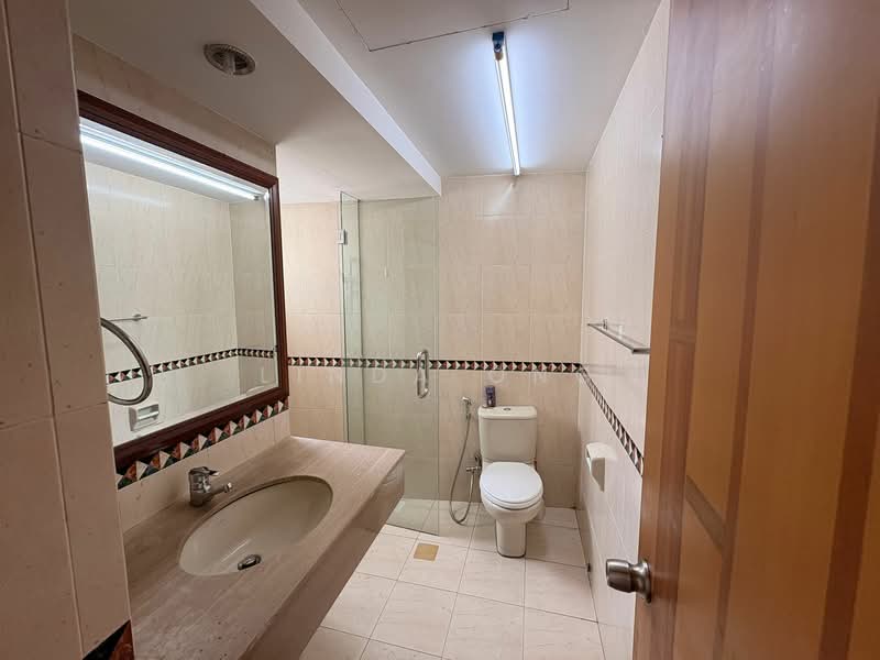 Southaven II, 33 Hindhede Walk, 2 Bedrooms, 1,300 sqft, Condominium For Rent, by Linda Ong, 500060382 - Bathroom - PropertyGuru.com.sg