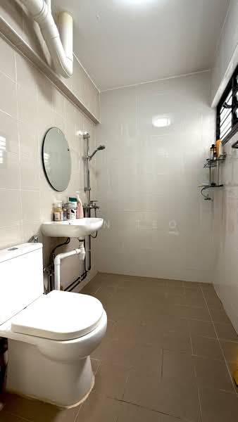 178 Bukit Batok West Avenue 8 HDB Flat For Sale at S$ 550,000 | PropertyGuru Singapore - Bathroom