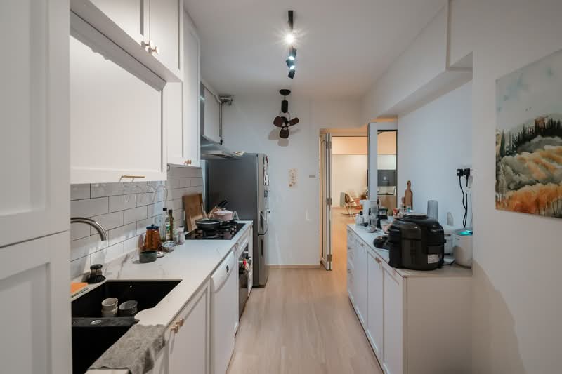 69 Redhill Close HDB Flat For Sale at S$ 920,000 | PropertyGuru Singapore - Kitchen