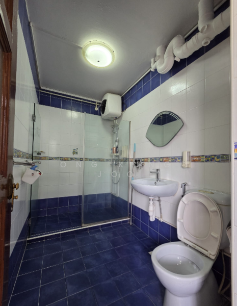 787 Choa Chu Kang North 6, 787 Choa Chu Kang North 6, 3 Bedrooms, 1,388 sqft, HDB Flat For Rent, by Ong Kong Joo, 500060408 - Bathroom - PropertyGuru.com.sg
