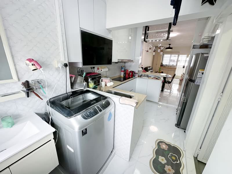 76 Telok Blangah Drive HDB Flat For Sale at S$ 328,888 | PropertyGuru Singapore - Kitchen