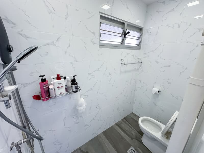 76 Telok Blangah Drive HDB Flat For Sale at S$ 328,888 | PropertyGuru Singapore - Bathroom