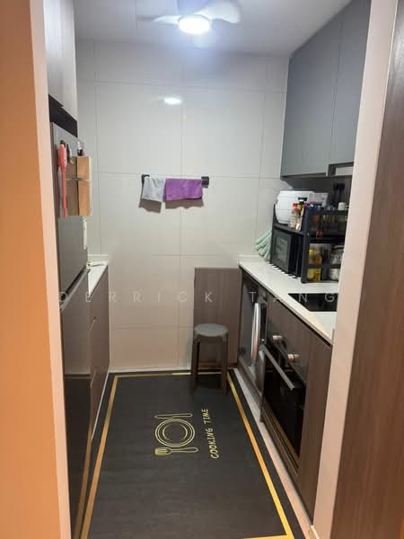 The Watergardens at Canberra, 57 Canberra Drive, 2 Bedrooms, 753 sqft, Condominium For Rent, by Derrick Tang, 500060416 - Kitchen - PropertyGuru.com.sg