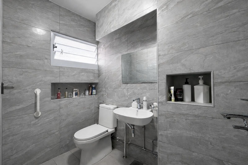 702 Choa Chu Kang Street 53 HDB Flat For Sale at S$ 560,000 | PropertyGuru Singapore - Common Bathroom