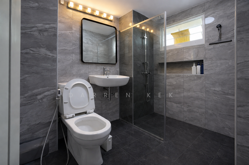702 Choa Chu Kang Street 53 HDB Flat For Sale at S$ 560,000 | PropertyGuru Singapore - Master Bathroom