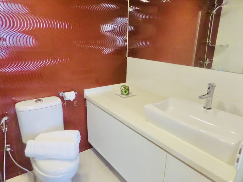 International Plaza Apartment For Sale at S$ 1,460,000 | PropertyGuru Singapore