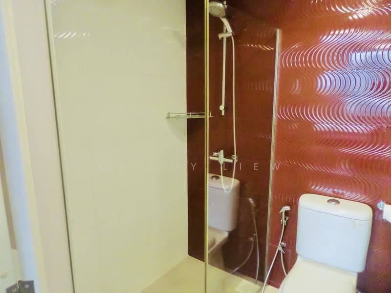 International Plaza Apartment For Sale at S$ 1,460,000 | PropertyGuru Singapore