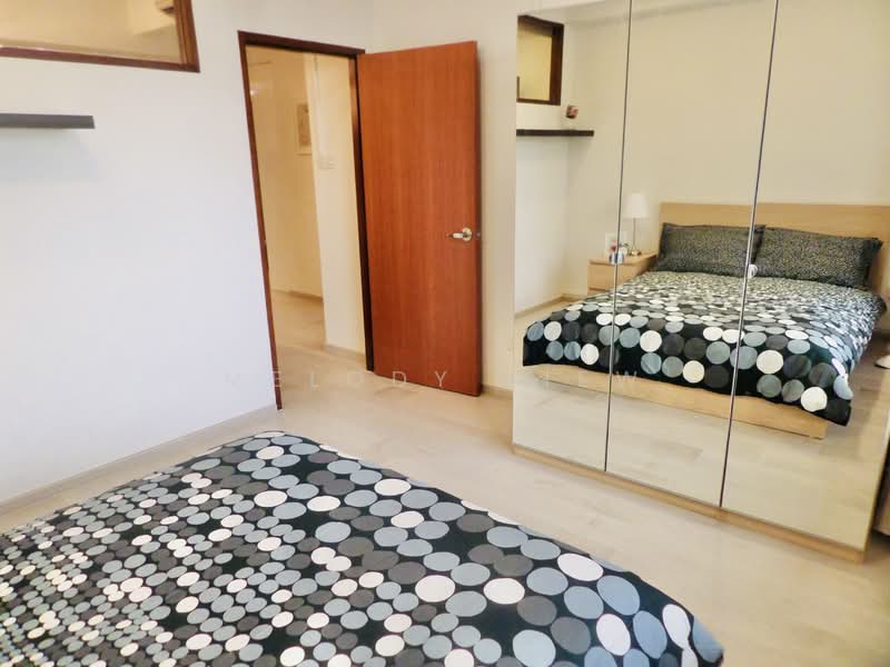 International Plaza Apartment For Sale at S$ 1,460,000 | PropertyGuru Singapore