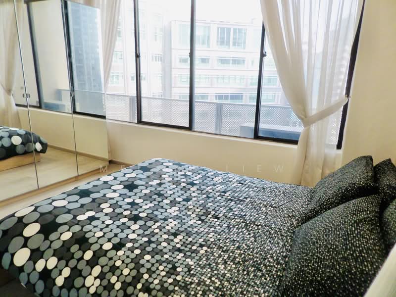 International Plaza Apartment For Sale at S$ 1,460,000 | PropertyGuru Singapore