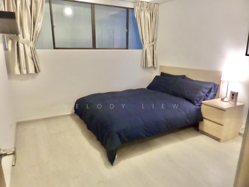 International Plaza Apartment For Sale at S$ 1,460,000 | PropertyGuru Singapore