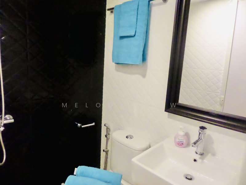 International Plaza Apartment For Sale at S$ 1,460,000 | PropertyGuru Singapore