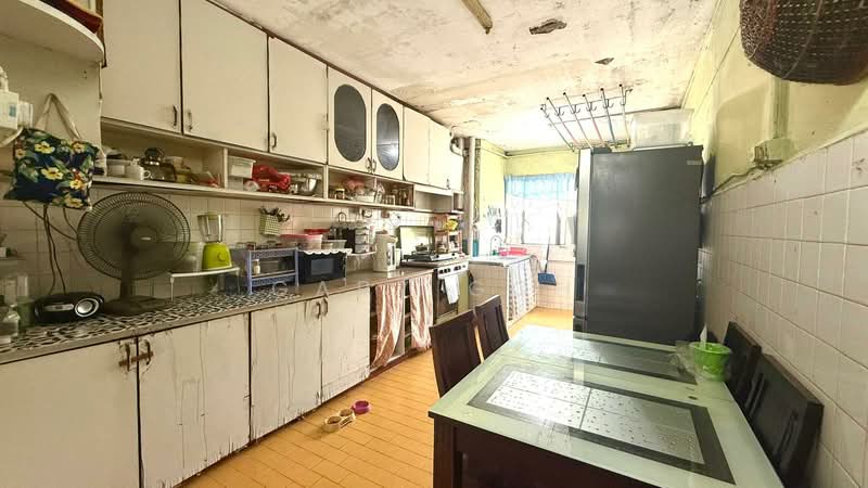 110 Tampines Street 11 HDB Flat For Sale at S$ 480,000 | PropertyGuru Singapore - Kitchen