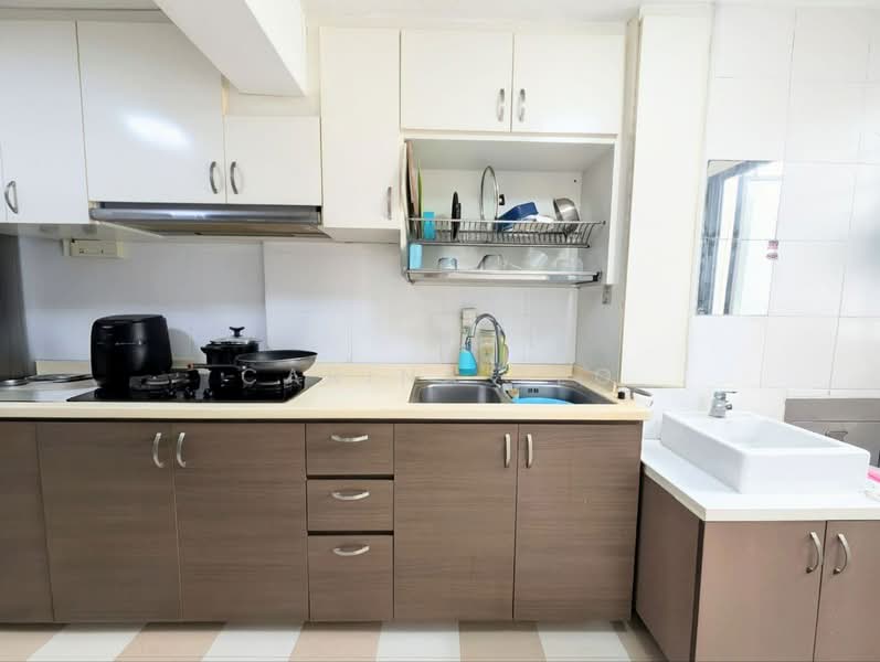 6 Marsiling Drive HDB Flat For Sale at S$ 399,999 | PropertyGuru Singapore - Kitchen