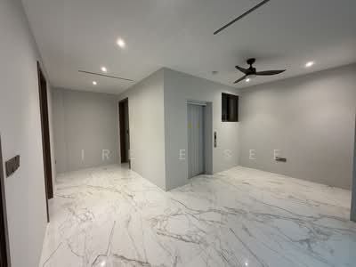 For Rent - Parry Park