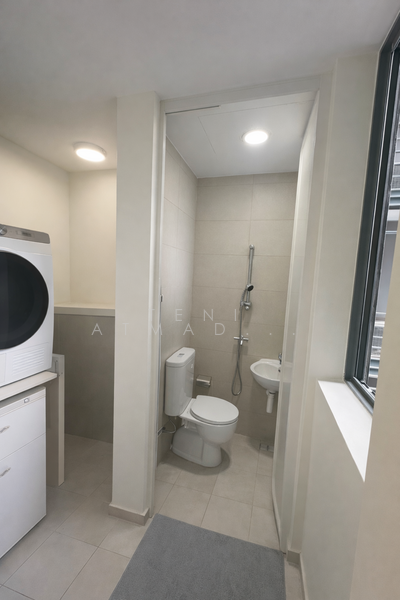 JadeScape Condominium For Sale at S$ 3,180,000 | PropertyGuru Singapore - Utility + Yard+ WC 