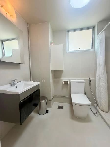 Avila Gardens, 13 Flora Road, 2 Bedrooms, 893 sqft, Condominium For Rent, by Aaron Loon, 500060447 - Bathroom - PropertyGuru.com.sg