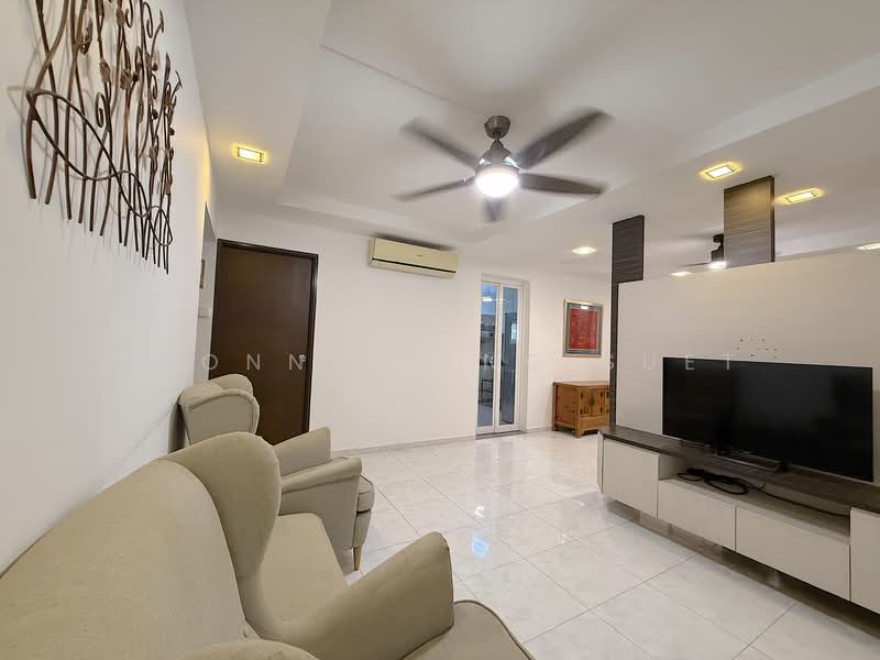 625 Bukit Batok Central HDB Flat For Sale at S$ 688,000 | PropertyGuru Singapore - Living Area