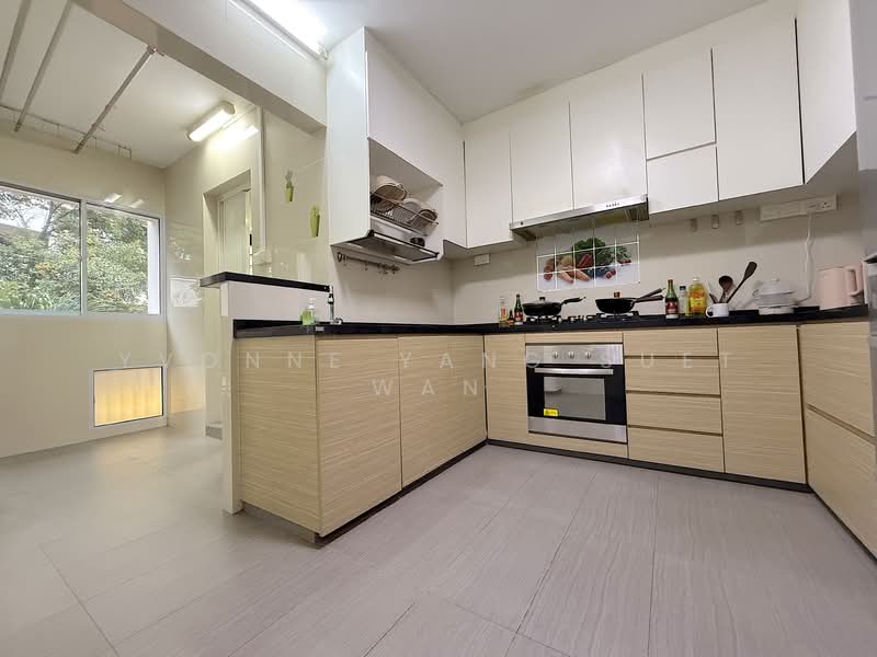 625 Bukit Batok Central HDB Flat For Sale at S$ 688,000 | PropertyGuru Singapore - Kitchen Area