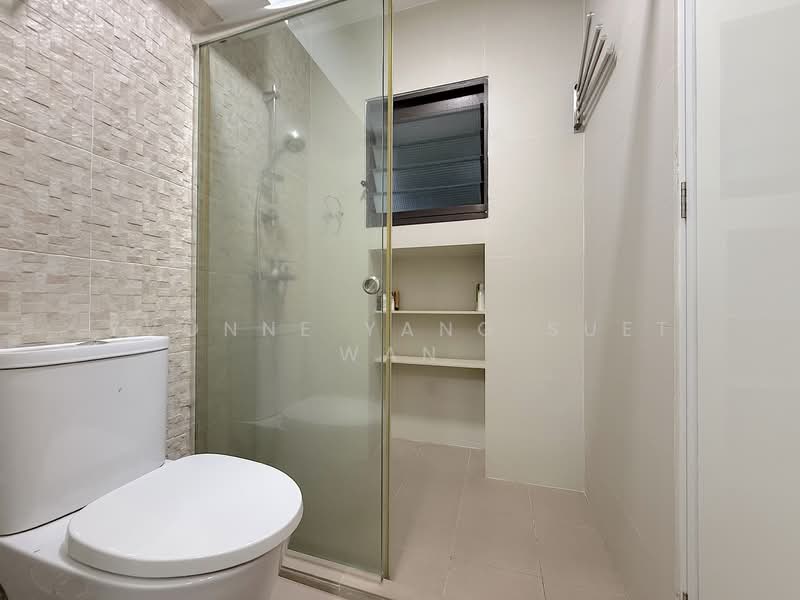 625 Bukit Batok Central HDB Flat For Sale at S$ 688,000 | PropertyGuru Singapore - Master Bathroom