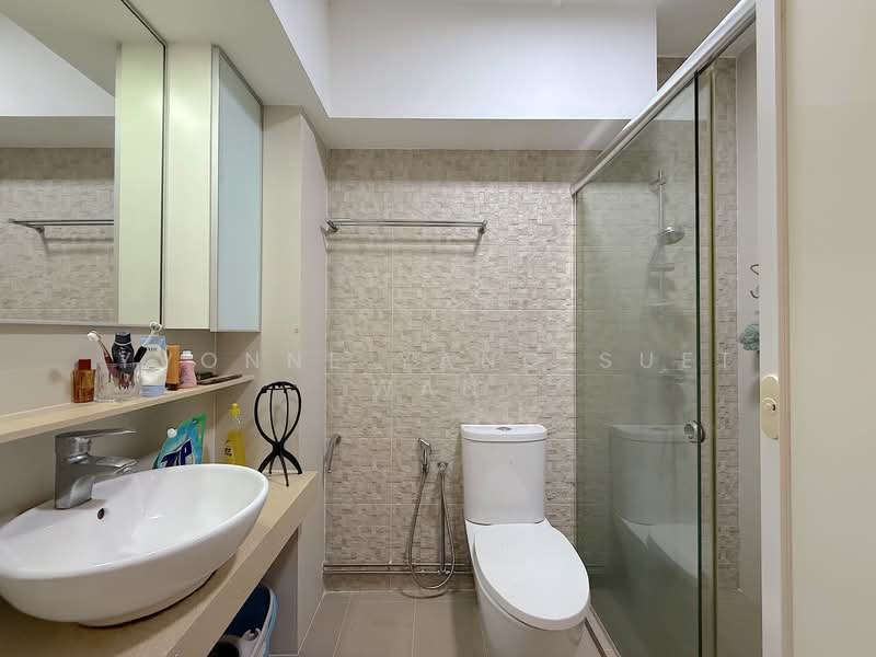 625 Bukit Batok Central HDB Flat For Sale at S$ 688,000 | PropertyGuru Singapore - Master Bathroom